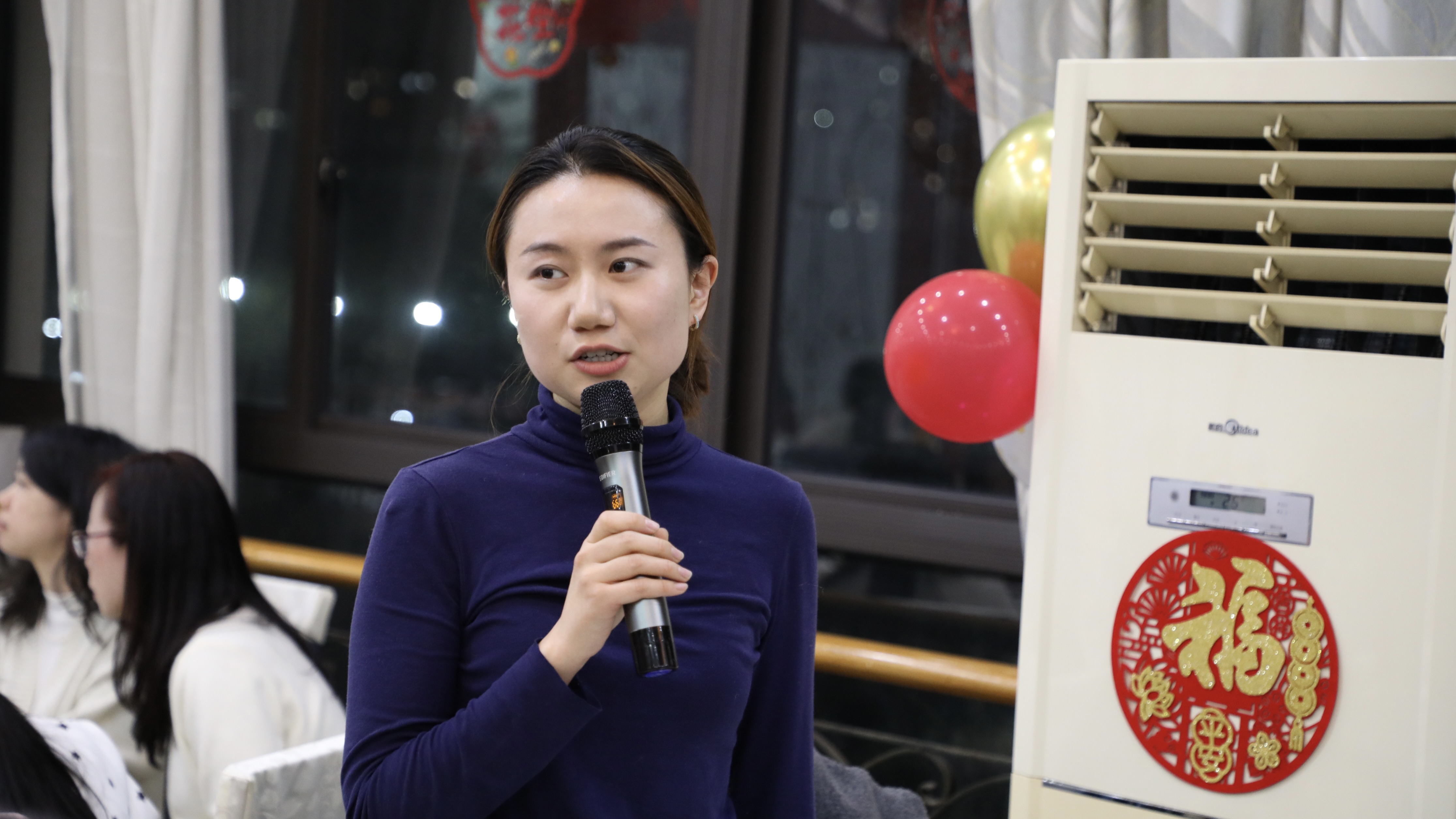 學(xué)生發(fā)言.jpg